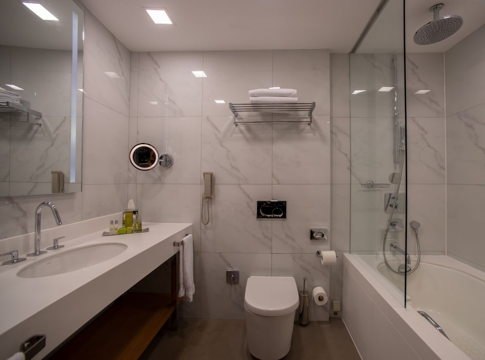 Twin Premium Deluxe Room with Sea View thumbnail 6