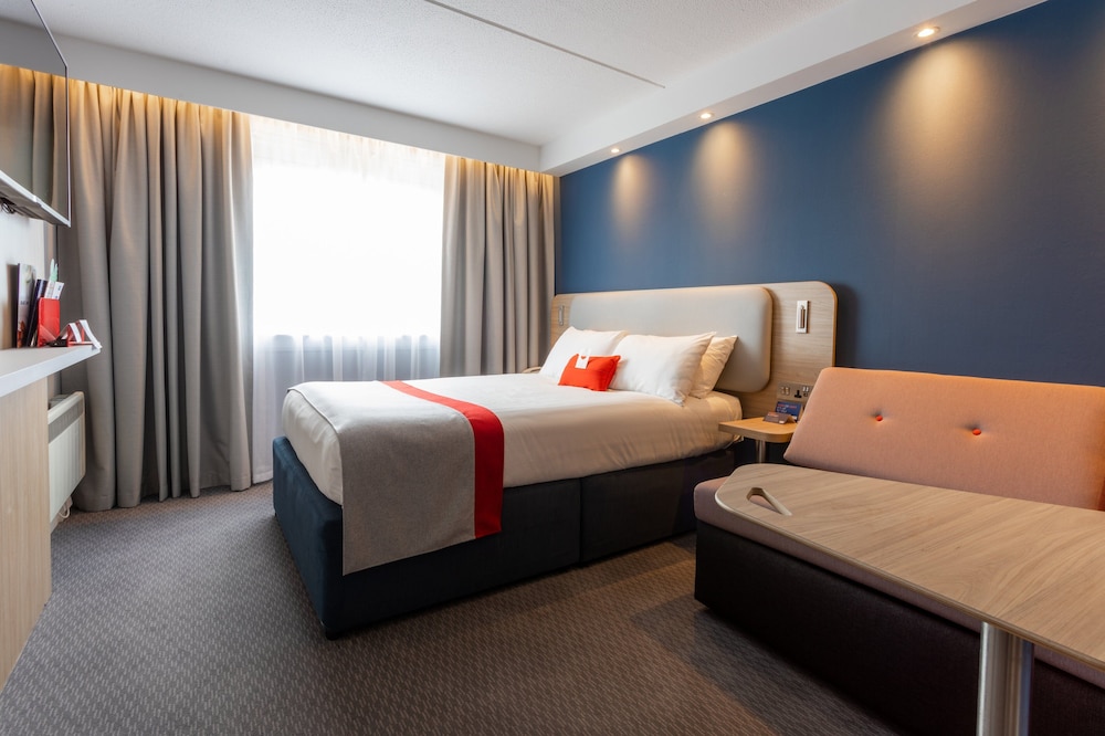 Standard Room, 1 Double Bed with Sofa bed (with Free Hot Breakfast) - Photo 4