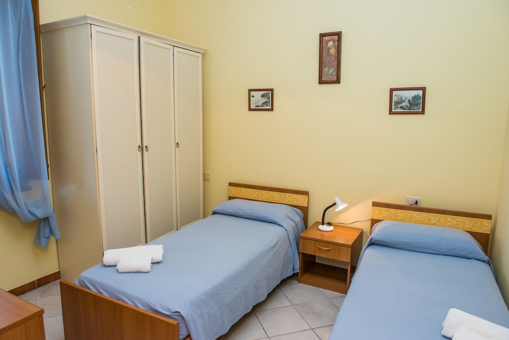 Classic Apartment, 2 Bedrooms, Kitchen, Garden View photo 2