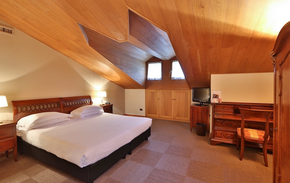 Deluxe Room - Photo 6