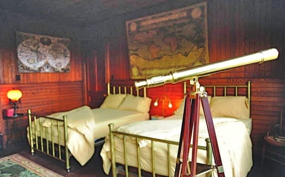 Exclusive Double Room, 2 Double Beds, Mountain View (with Private Bath) photo 1