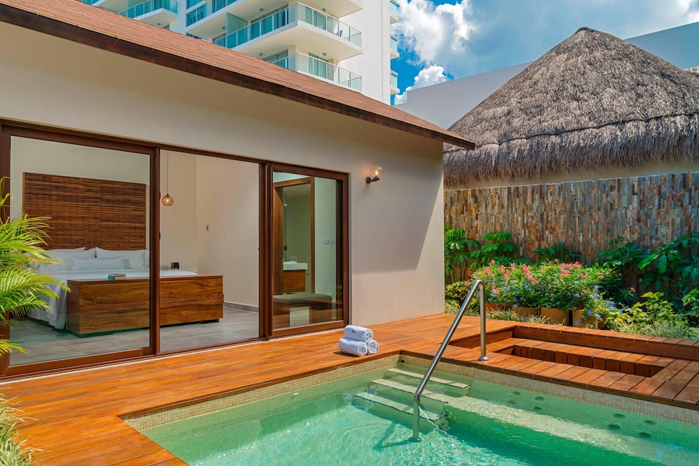 Studio Suite, 1 King Bed, Oceanfront