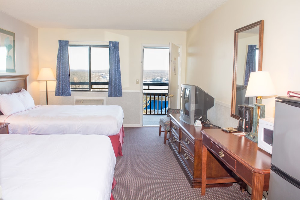 Standard Room, 2 Queen Beds, Lake View photo 1