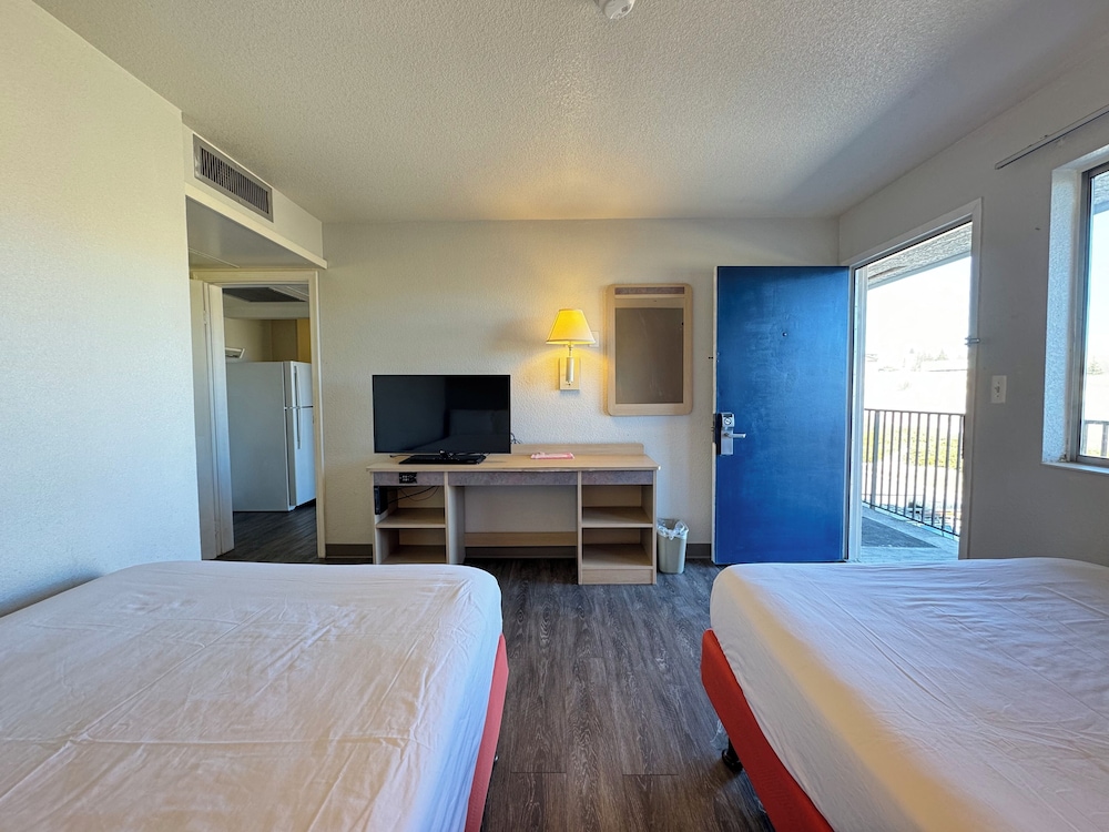 Standard Suite, 2 Double Beds, Non Smoking, Kitchenette - Photo 5