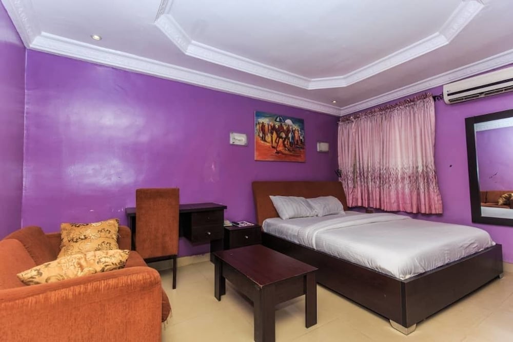 Classic Double Room, 1 King Bed, Refrigerator, Executive Level photo 1