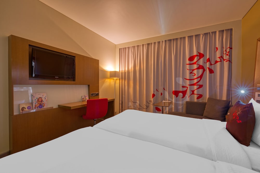 Premier Room, 2 Twin Beds - Photo 1