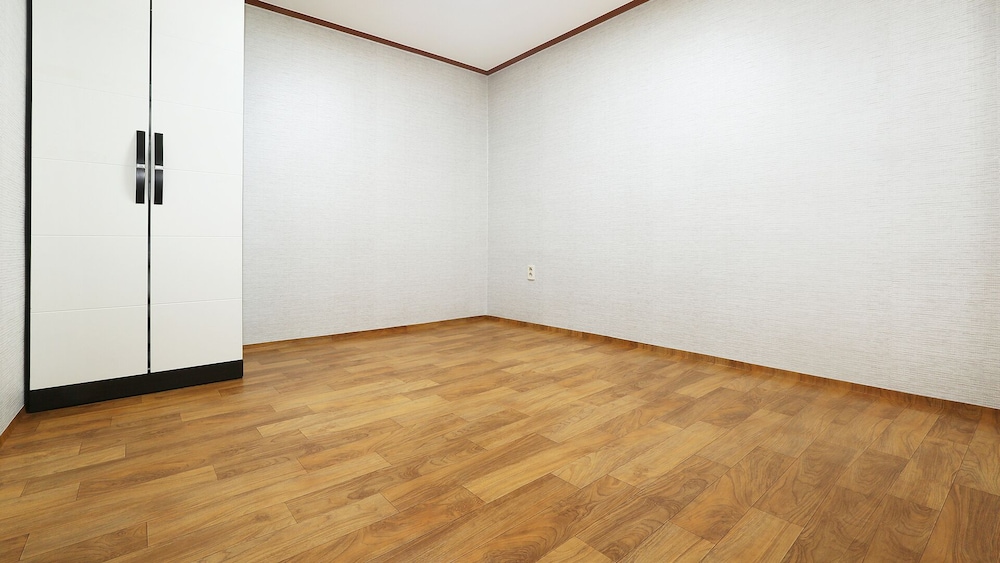 Family Room - Photo 3