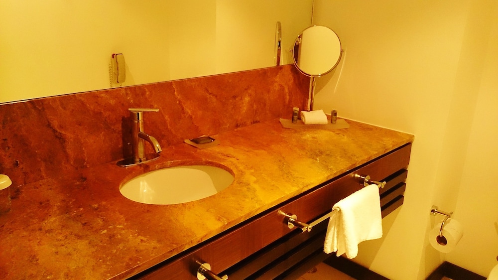 Deluxe Room, 1 King Bed, Sea View - Photo 8