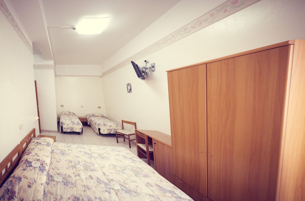 Economy Double or Twin Room - Photo 8