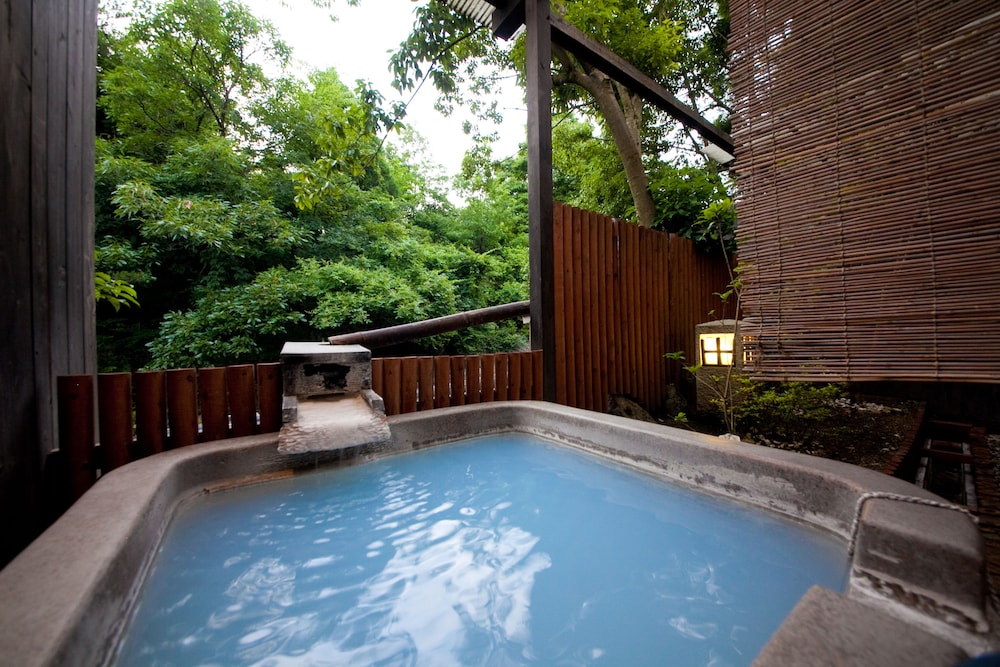 Deluxe Japanese Style Room, Open Air Bath photo 3