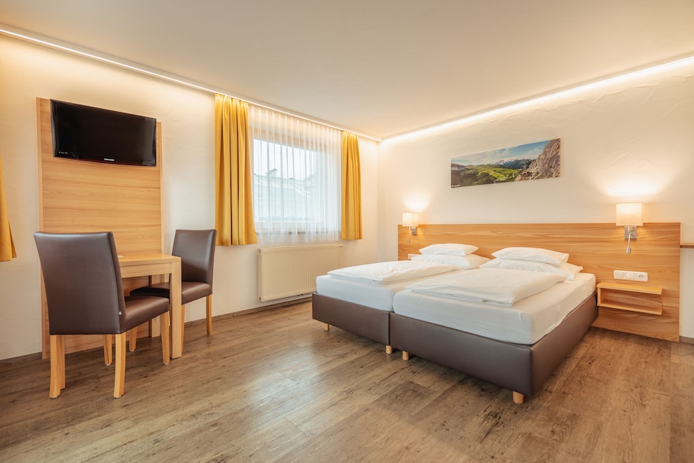 Family Room, 2 Bedrooms, Balcony
