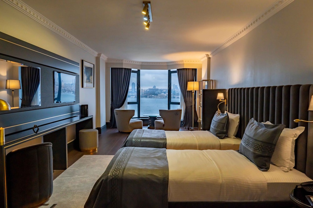 Deluxe Twin Room With Bosphorus View photo 1