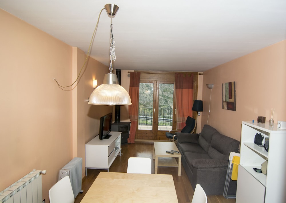 Apartment photo 2