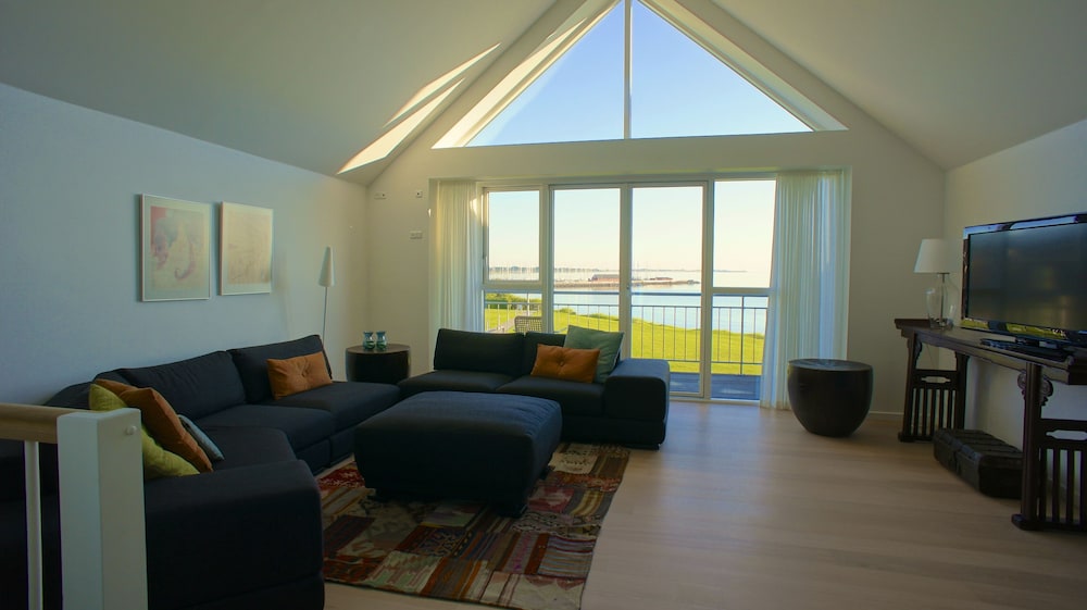 Penthouse, 2 Bedrooms, Sea View photo 2