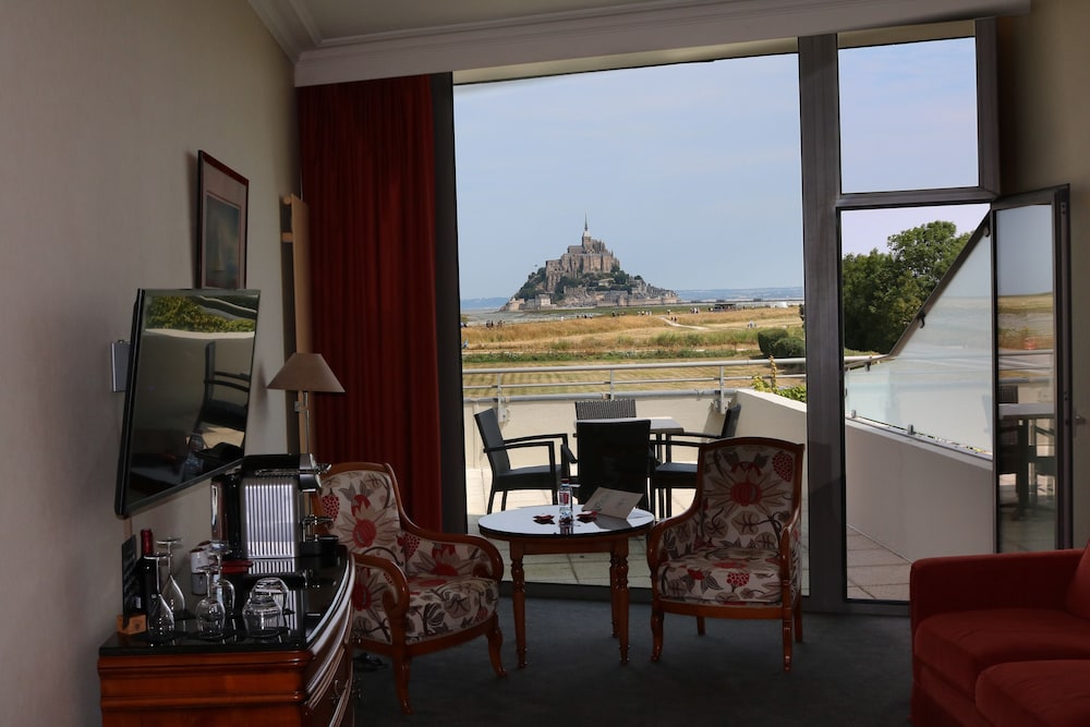 Signature Room with Mountain View - Photo 3