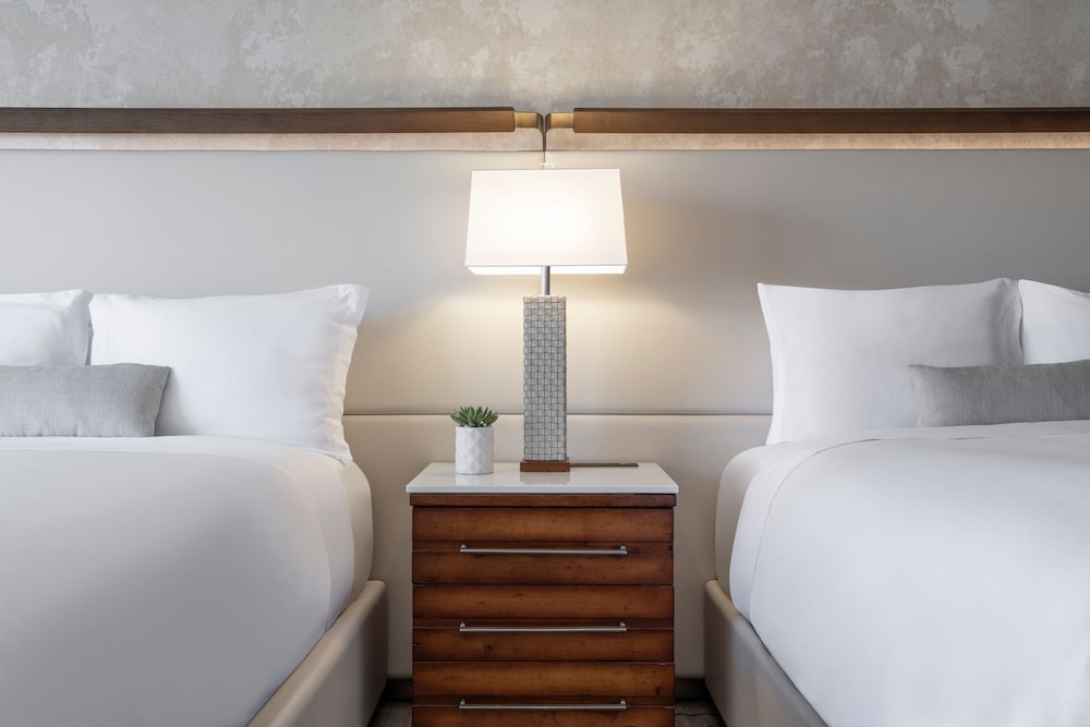Club Room, 2 Queen Beds - Photo 7