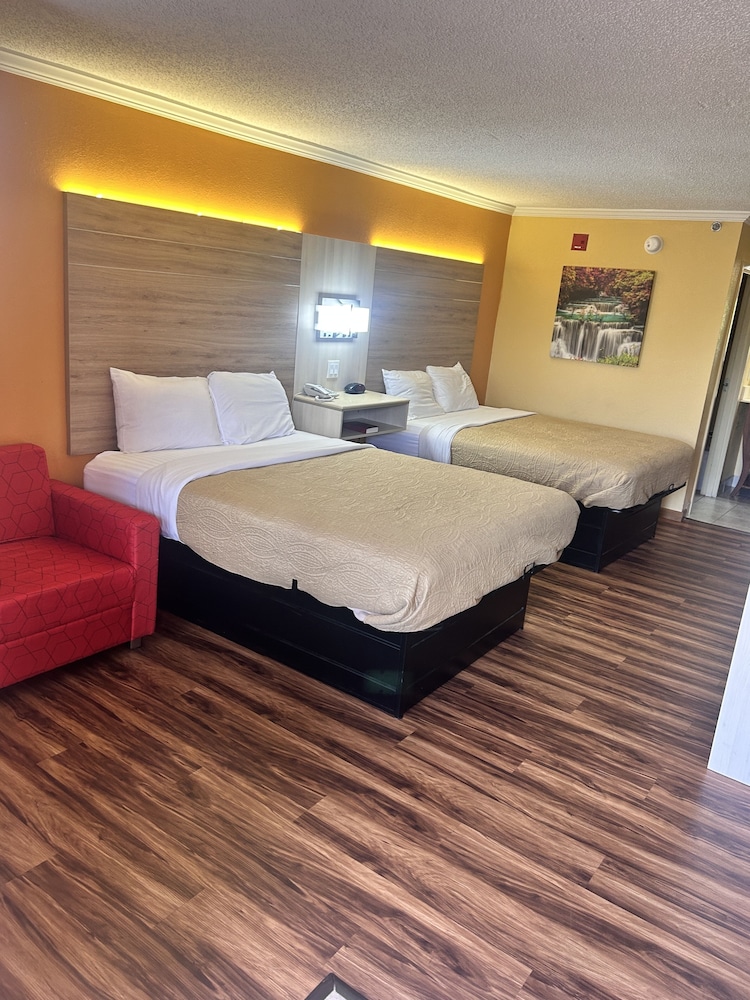 Room, 2 Queen Beds, Non Smoking - Photo 9