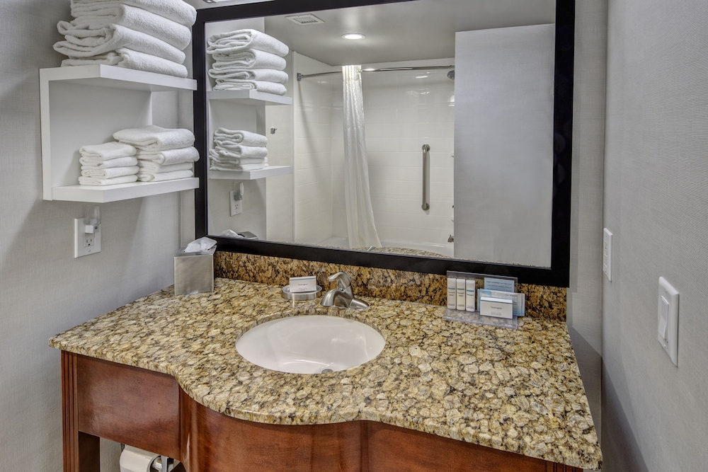 King Executive Suite with Conference Table and 12 chairs - Photo 4