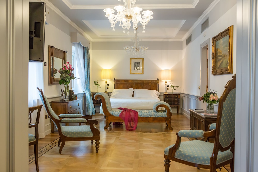 Presidential Suite (Non Smoking)