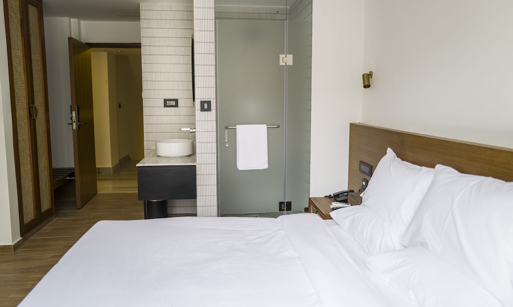 Deluxe Double or Twin Room - Photo 7