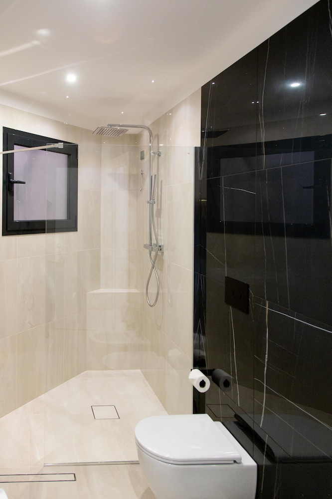 Exclusive Room thumbnail 6