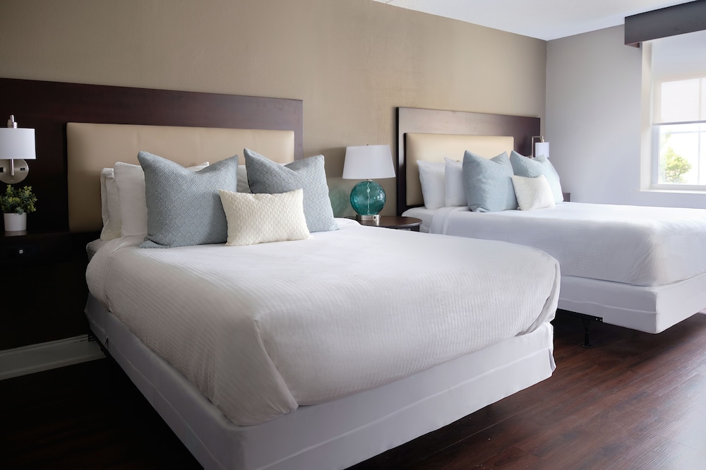Suite, 2 Queen Beds, Non Smoking, Kitchen (Shower Only) - Photo 3