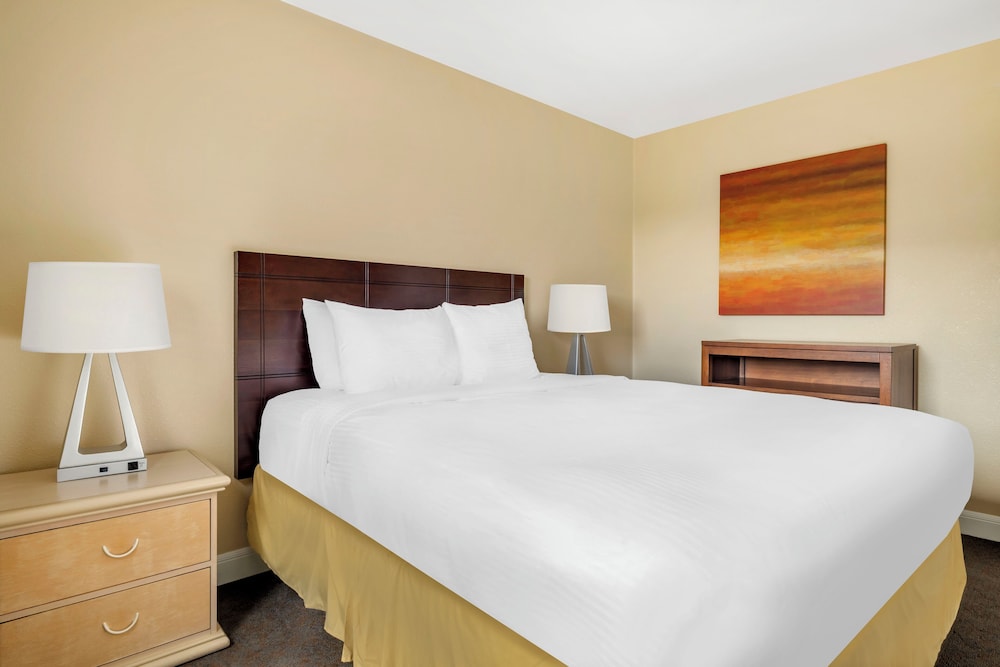 Suite, 2 Bedrooms, Roll-in Shower (1 King, 1 Queen)