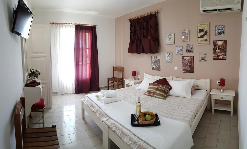 Large Studio - Ground Floor (2 Adults)