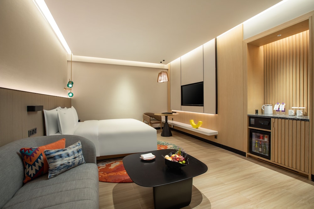 1 King Bed Premium - Photo 1