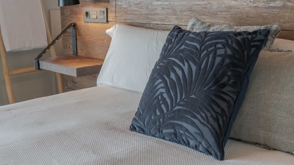 Premium Room - Photo 7