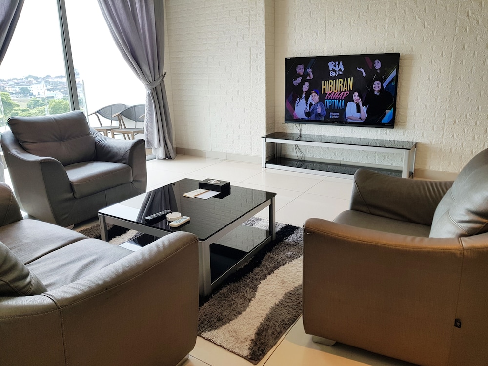 Executive 3 Bedroom With Private Pool A