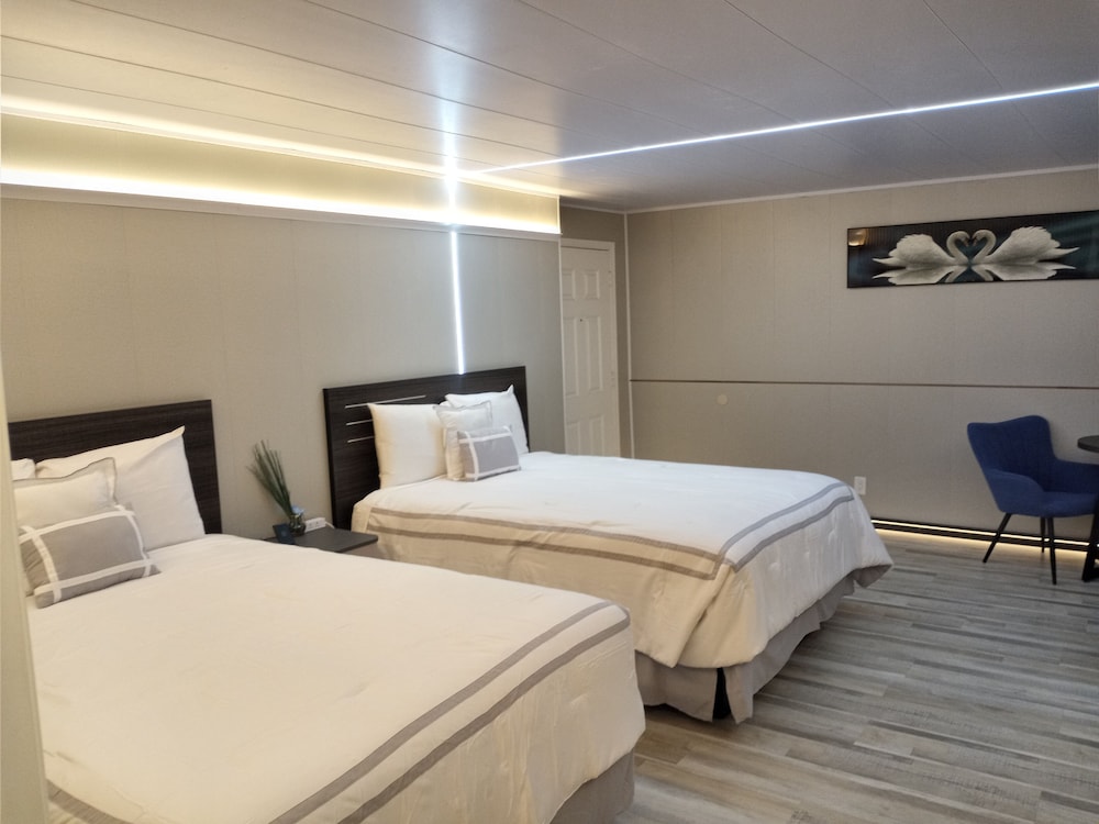 Deluxe Room, 2 Queen Beds photo 3