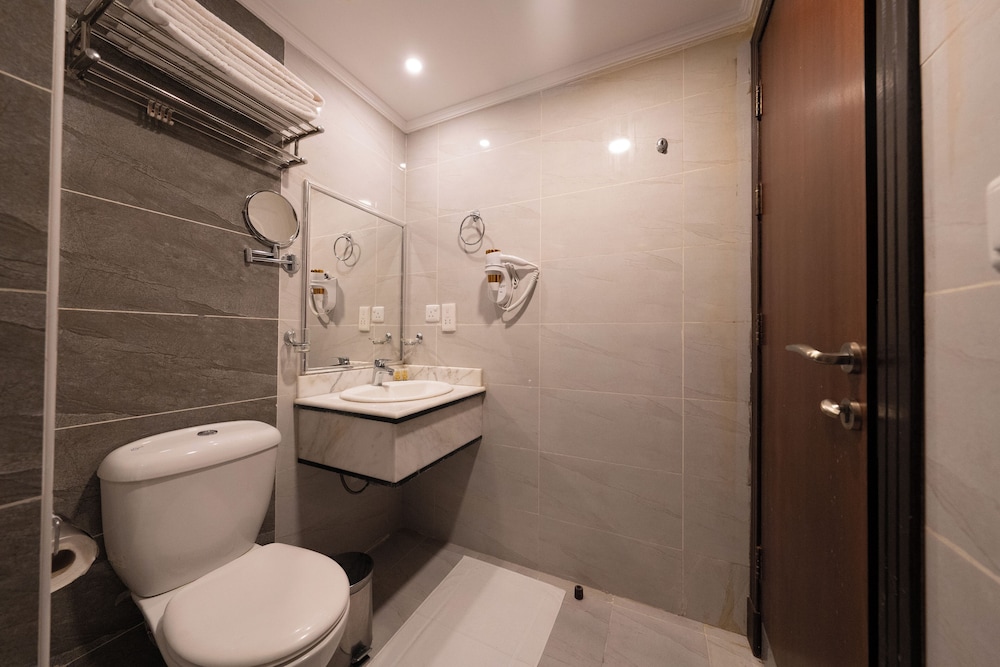 Quadruple Room, City View - Photo 3