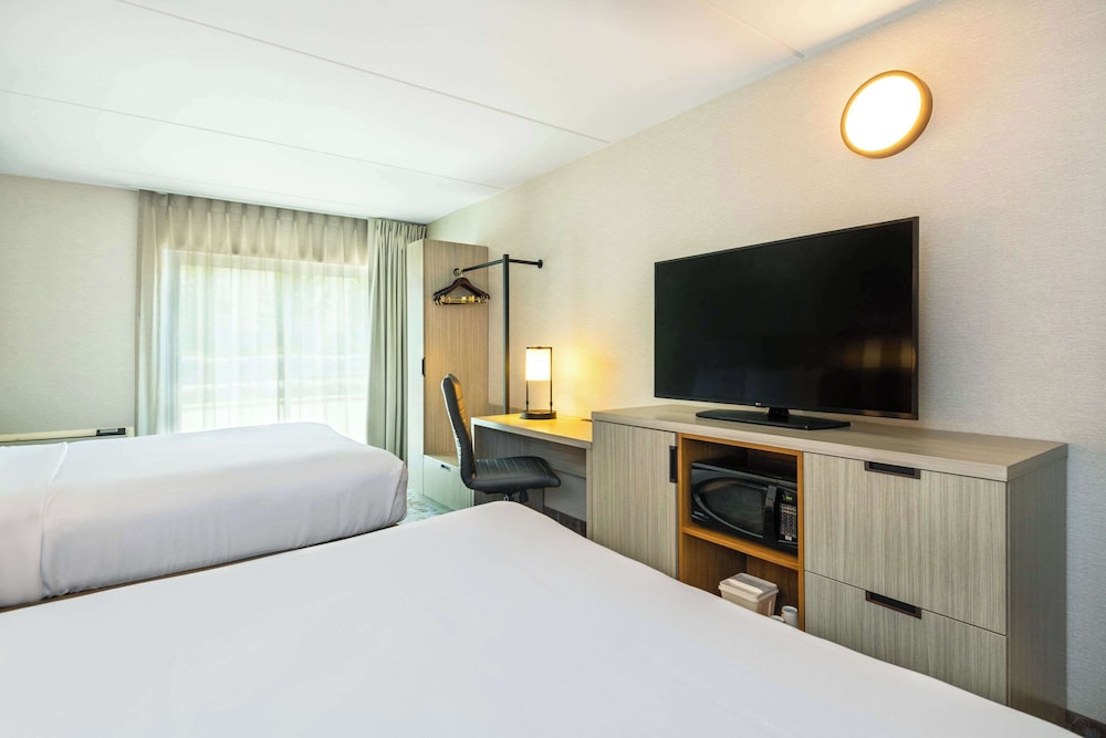 Standard Room, 2 Double Beds, Non Smoking, Second Floor - Photo 7