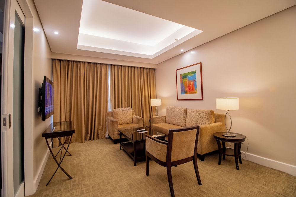 Executive Suite - Photo 12