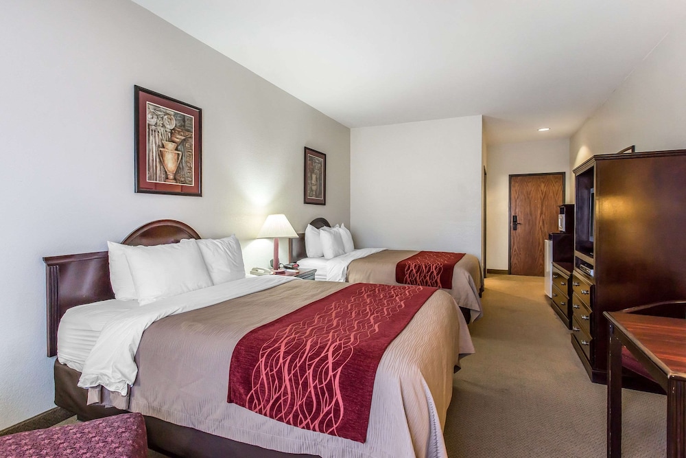 Standard Room, 2 Queen Beds, Non Smoking - Photo 2