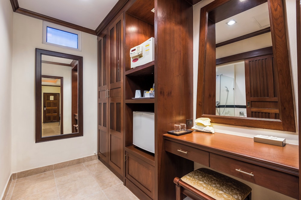 Deluxe Double Room, Poolside - Photo 3