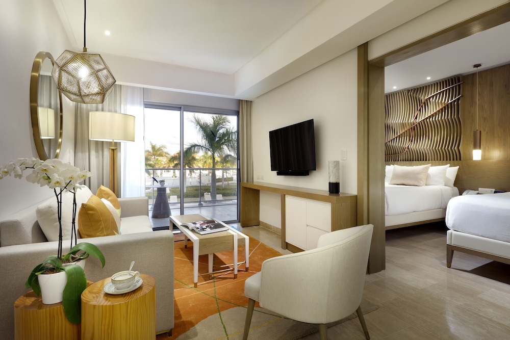 One Bedroom Suite - Photo 4