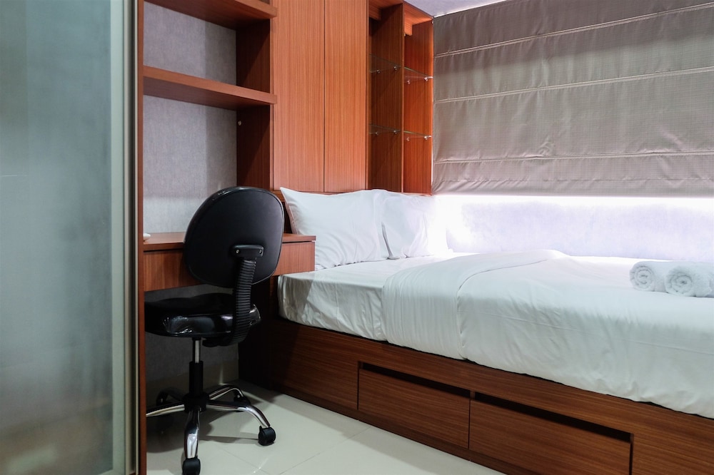 Room - Photo 28