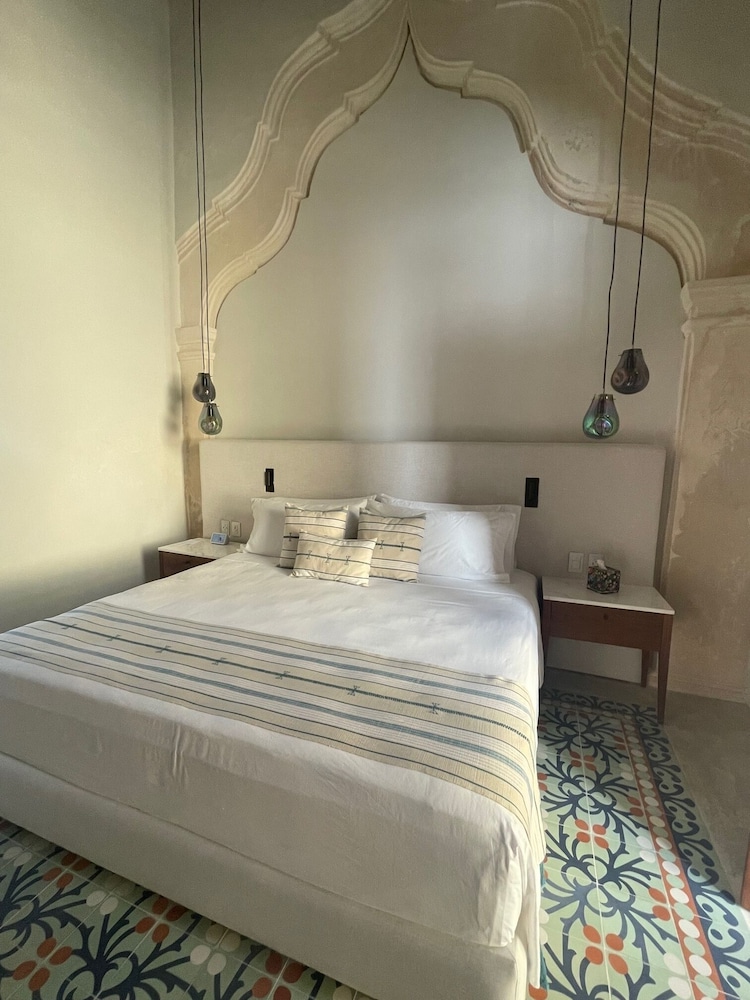Superior Suite, 1 King Bed, Park View