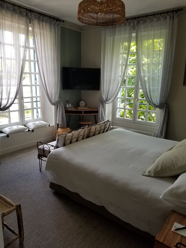 Room, Overwater