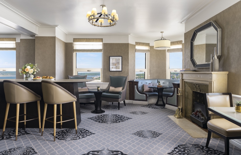 Fairmont Gold, 2 Double Beds, City View thumbnail 5