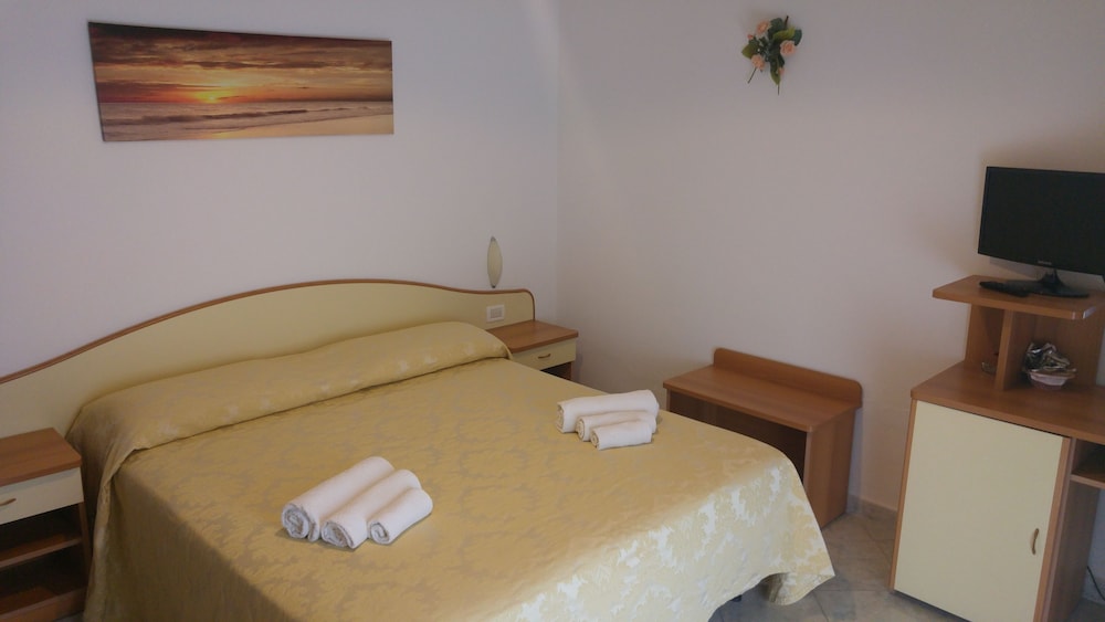 Double or Twin Room, Balcony, Garden View photo 1