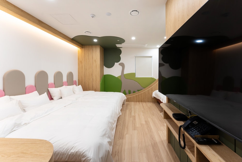 Family Royal Suite Room(King+Queen+Queen