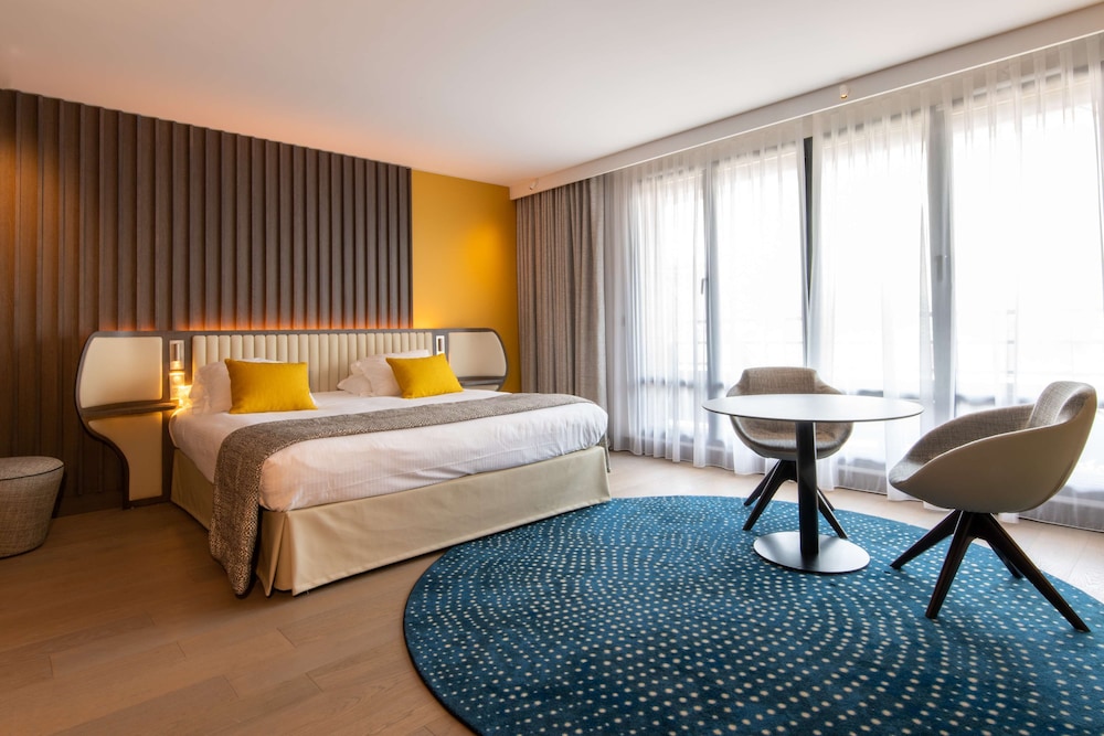 Deluxe Room, 1 King Bed, Non Smoking - Photo 1