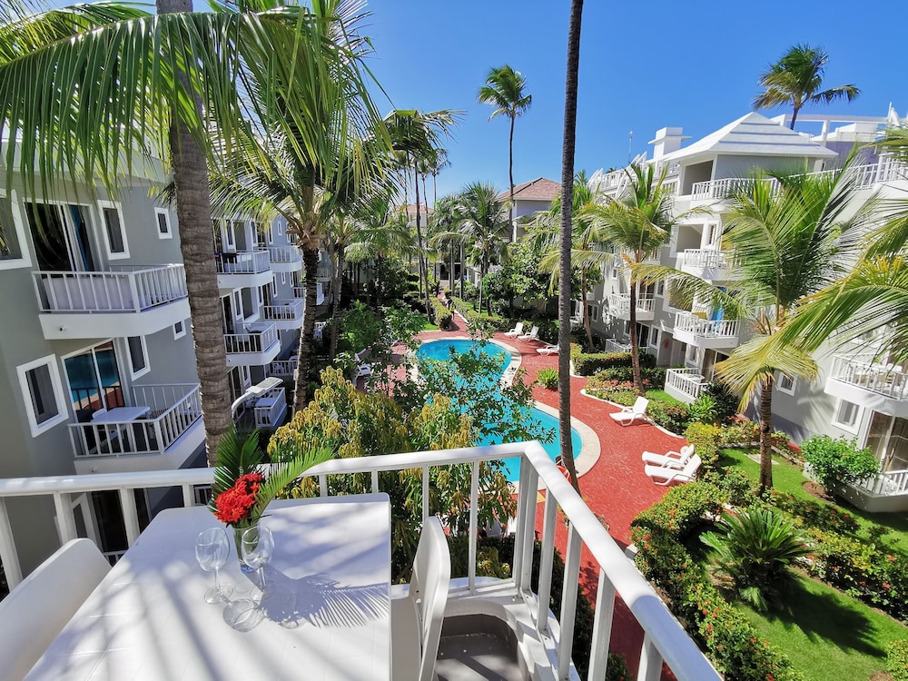 Studio, Balcony, Pool View