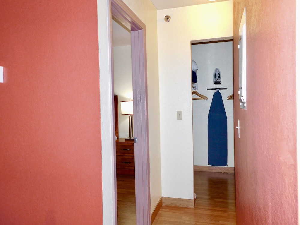 Deluxe Suite, 2 Queen Beds, Non Smoking, Balcony - Photo 3