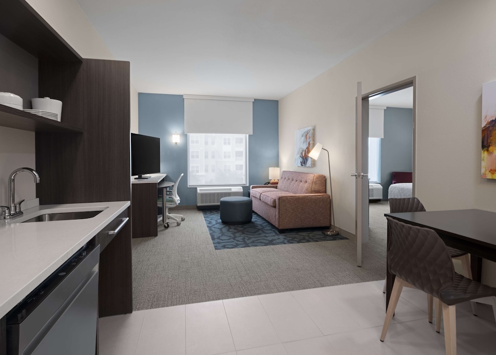 Studio, 1 King Bed, Accessible (Mobility, Hearing, Roll-In Shower) - Photo 7