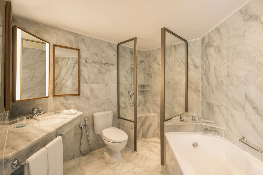 1 King Bed, Club Lounge Access, Terrace, Executive Suite