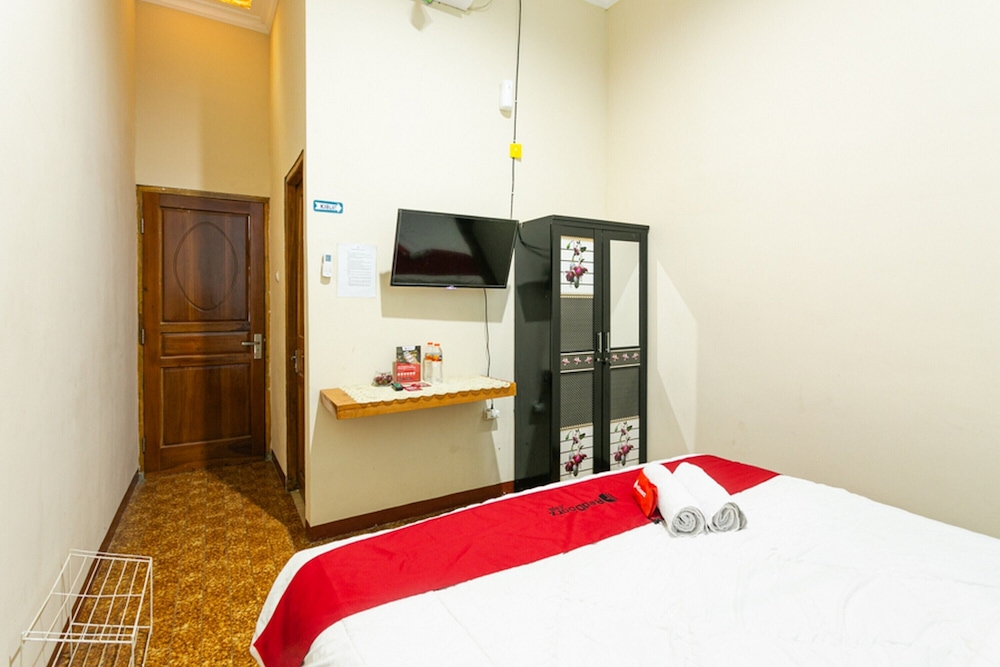 Double Room (RedDoorz) - Photo 3